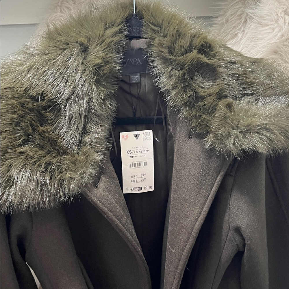 NEW ZARA WOOL BLEND COAT LUXURY WITH FAUX FUR COLLAR XS
🚨NO DISCOUNT - Picture 10 of 15